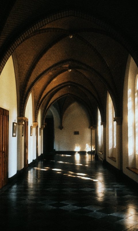 Een vijfdaagse verdiepende wandeltocht door de natuurgebieden van onze zuidergrens, inclusief een tweedaagse stilteretraite in het trappistenklooster Abdij Koningshoeven.