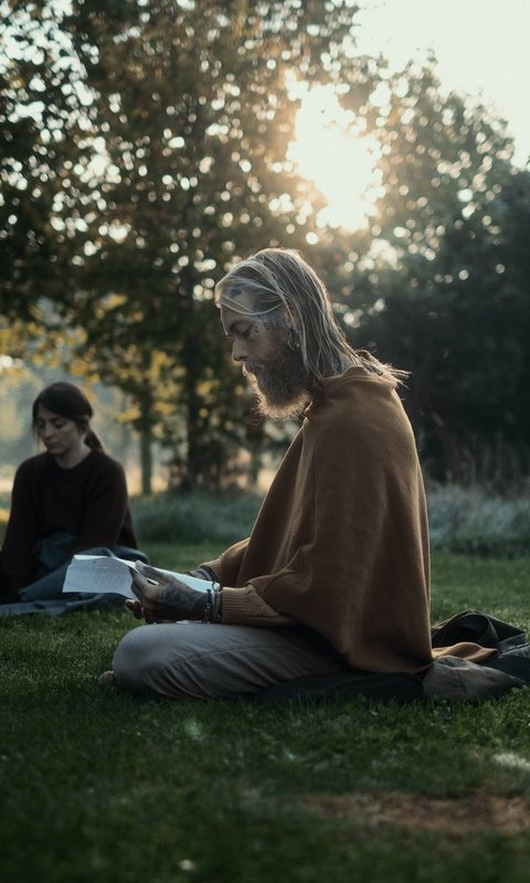 Een vijfdaagse verdiepende wandeltocht door de natuurgebieden van onze zuidergrens, inclusief een tweedaagse stilteretraite in het trappistenklooster Abdij Koningshoeven.